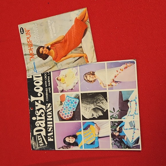 2 vintage crochet pattern instruction booklets 60s 70s granny squares shrink - Picture 1 of 15